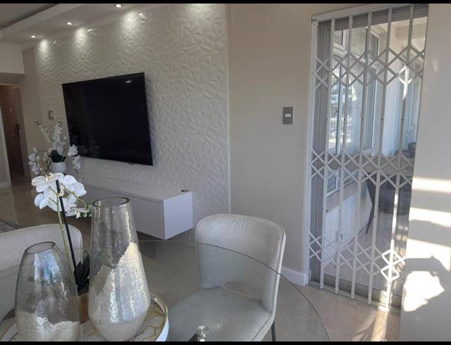 2 BEDROOM PROPERTY TO RENT IN SEA POINT